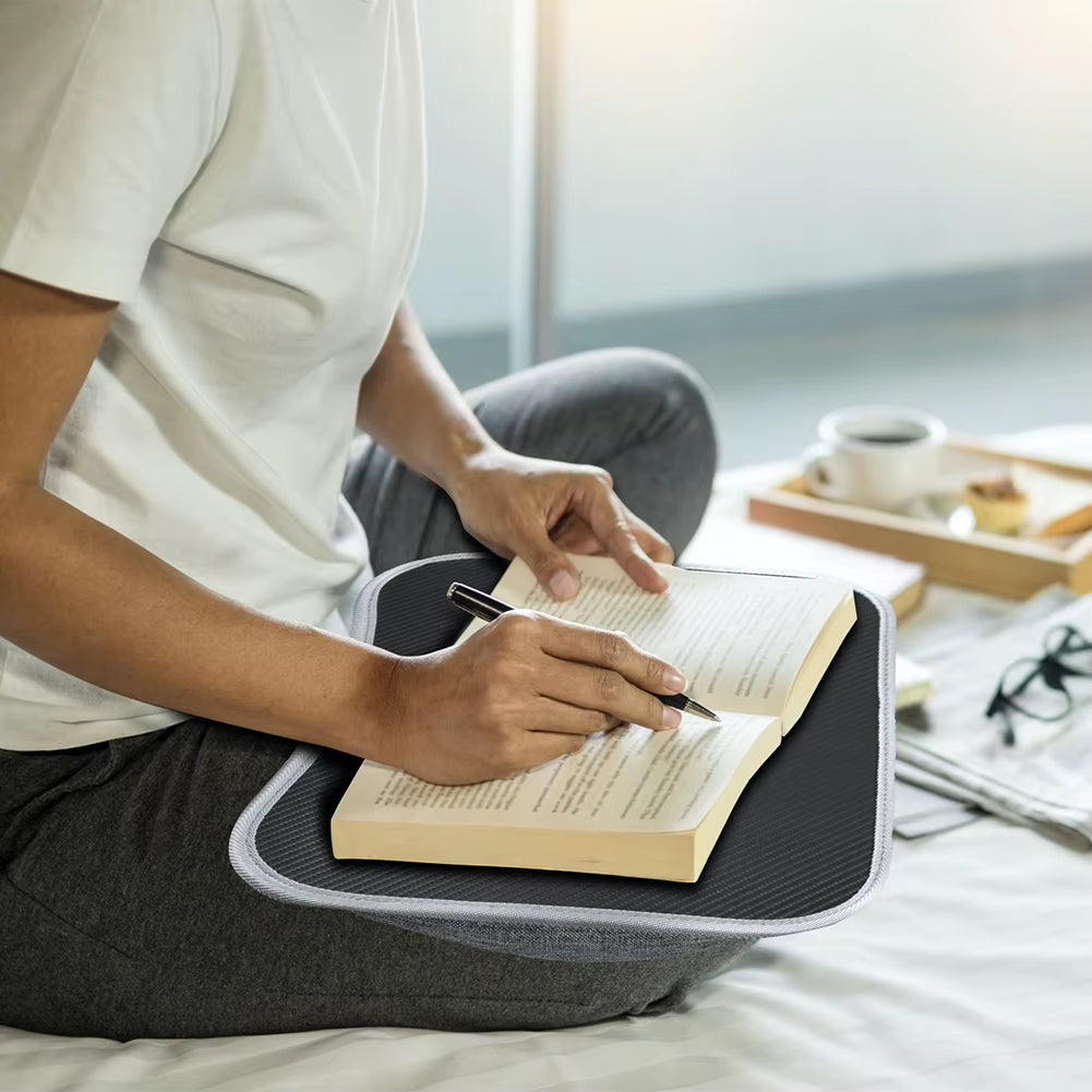Lap desk ergonomico con cuscino inferiore e superficie stabile per laptop